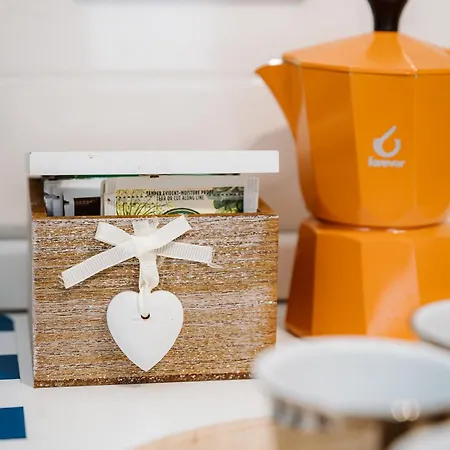 Benedetta Flat: Stylish & Cozy Rom