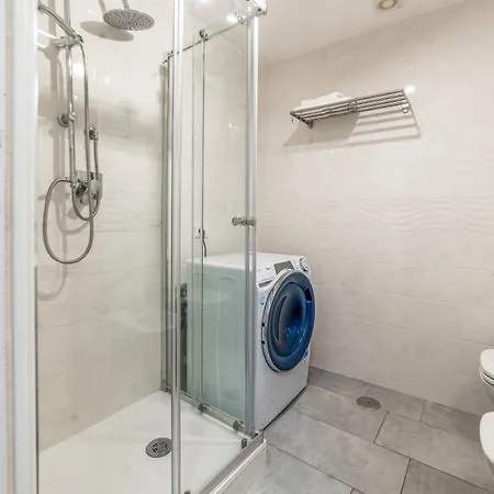 Benedetta Flat: Stylish & Cozy Roma